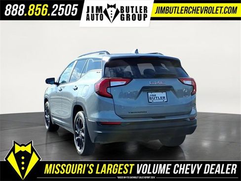 Used 2023 GMC Terrain SLE w/ Driver Convenience Package image 2