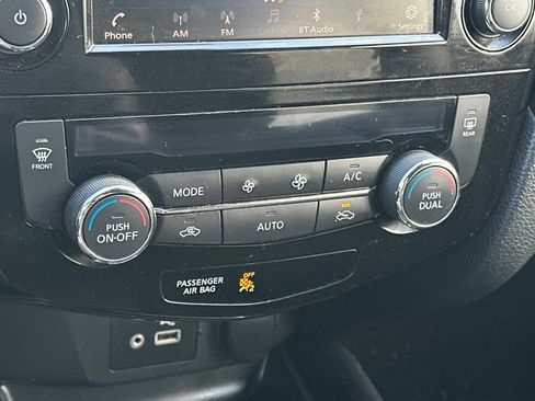 Used 2019 Nissan Rogue SV image 20