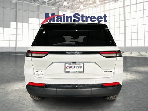 Used 2023 Jeep Grand Cherokee Limited w/ Luxury Tech Group II AWD/4WD image 4