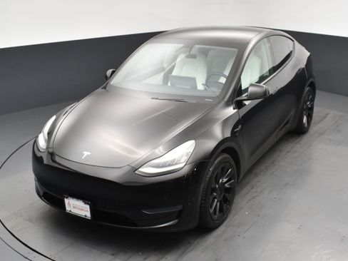 Used 2021 Tesla Model Y Long Range AWD/4WD image 17
