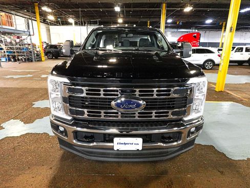 Used 2023 Ford F350 XLT AWD/4WD image 2