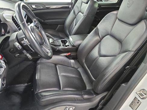 Used 2017 Porsche Cayenne S Platinum AWD/4WD image 5