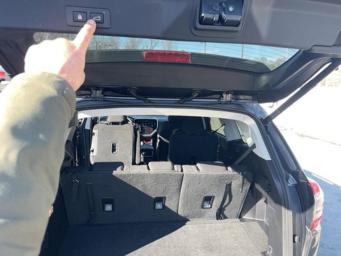 Used 2024 Subaru Ascent Premium w/ Convenience Package image 21