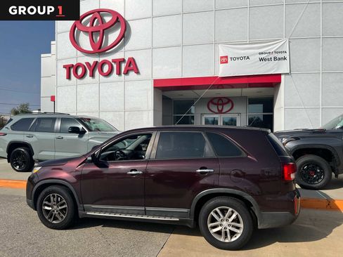 Used 2014 Kia Sorento LX image 1