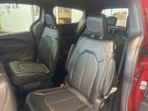 New 2025 Chrysler Pacifica Select FWD image 29