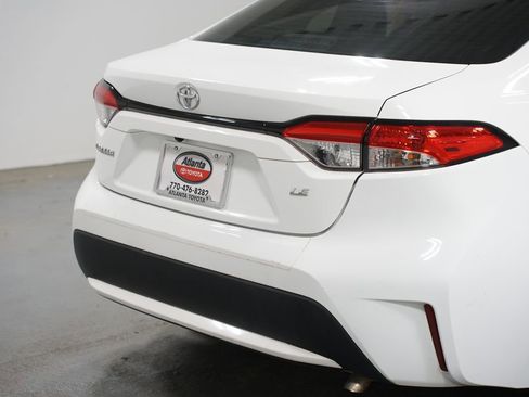 Certified 2022 Toyota Corolla LE FWD image 9