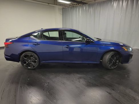 Used 2023 Nissan Altima 2.5 SR FWD image 9