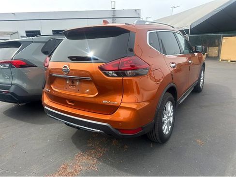 Used 2019 Nissan Rogue SV image 6
