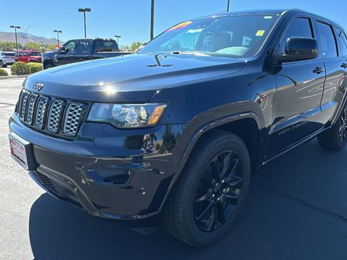 Used 2021 Jeep Grand Cherokee Laredo X image 7