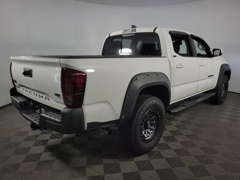Used 2019 Toyota Tacoma SR5 AWD/4WD image 8