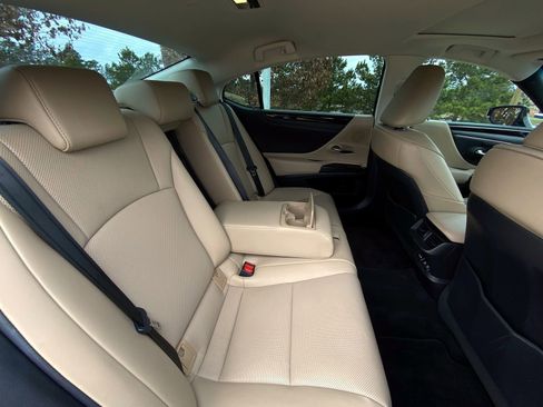 Used 2020 Lexus ES 350 w/ Premium Package image 30