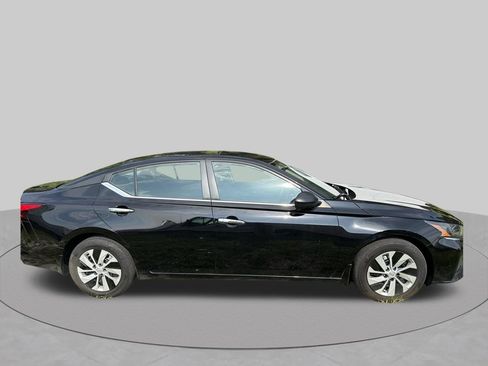 Used 2024 Nissan Altima 2.5 S FWD image 12