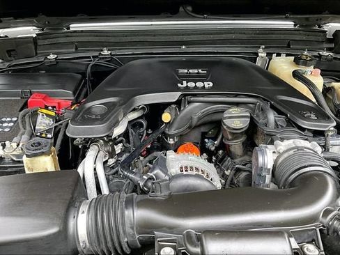 Used 2019 Jeep Wrangler Unlimited Sport S AWD/4WD image 9
