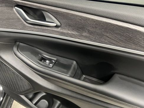 Used 2023 Jeep Grand Cherokee Limited image 57