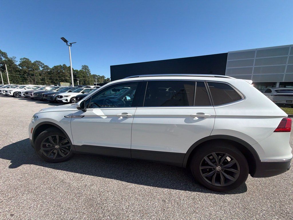 Used 2023 Volkswagen Tiguan SE FWD image 11