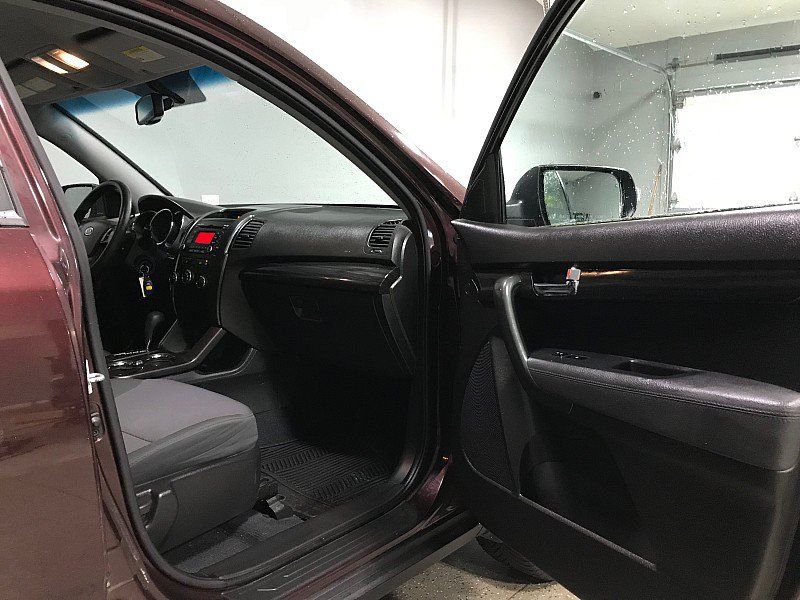 Used 2013 Kia Sorento LX w/ Value Pkg FWD image 12