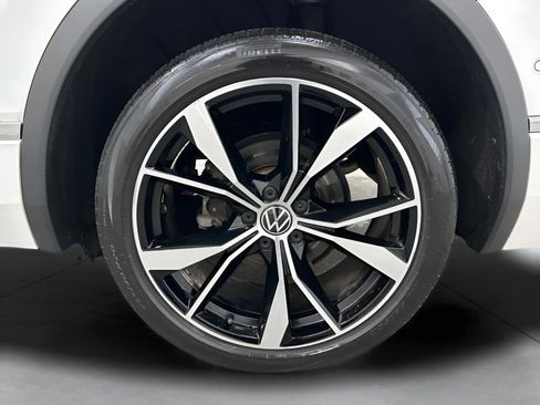 Used 2022 Volkswagen Tiguan SEL R-Line image 12