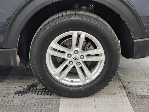 Used 2023 Ford Explorer XLT w/ Equipment Group 202A image 12