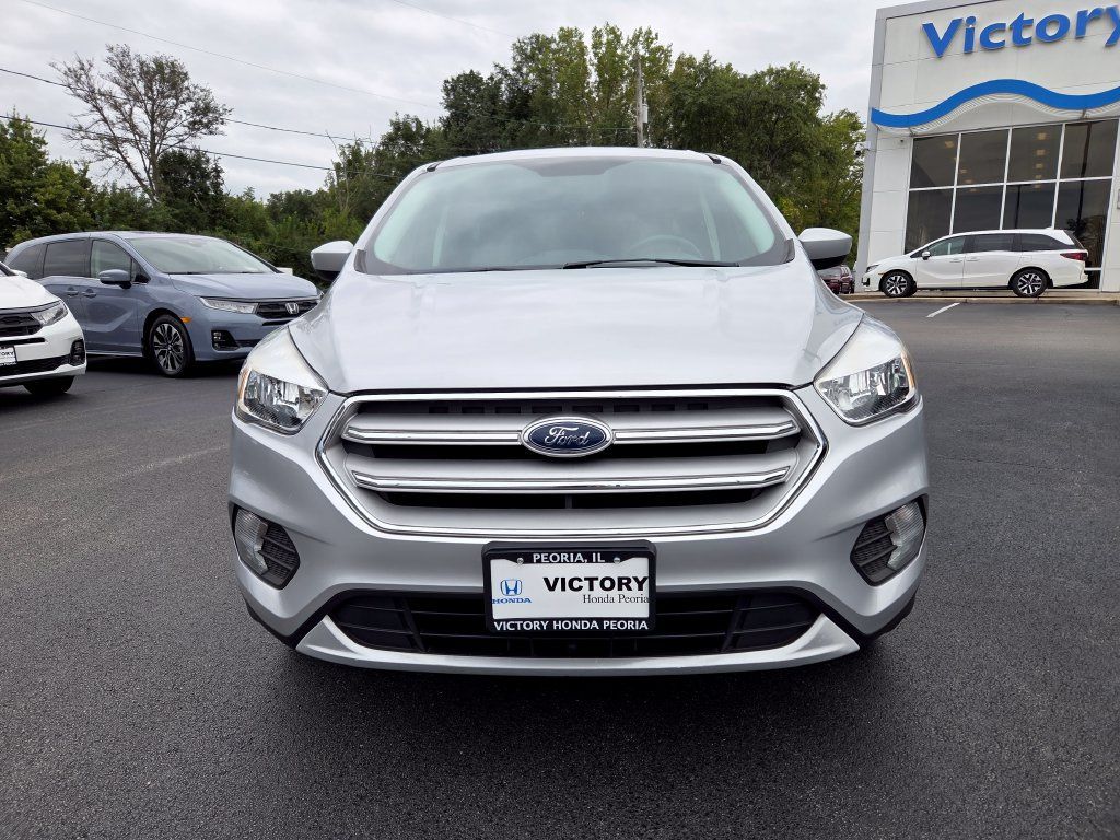 Used 2019 Ford Escape SE FWD image 2