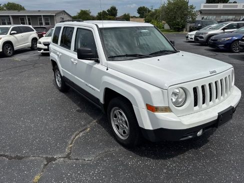 Used 2016 Jeep Patriot Sport w/ Power Value Group FWD image 5