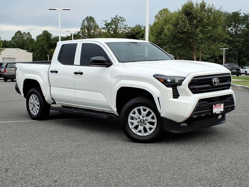 Used 2024 Toyota Tacoma SR AWD/4WD image 2