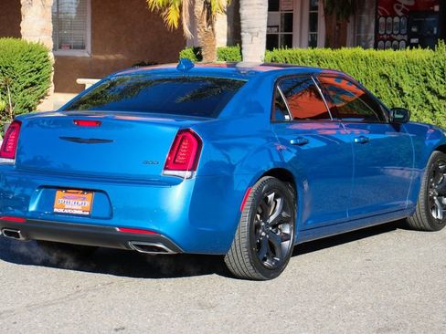 Used 2023 Chrysler 300 Touring w/ Sport Appearance Package image 9