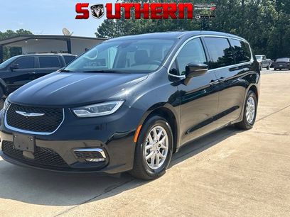 Used 2023 Chrysler Pacifica Touring-L