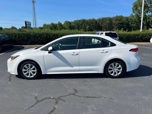 Used 2025 Toyota Corolla LE FWD image 11