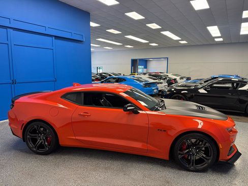 Used 2021 Chevrolet Camaro SS RWD image 5
