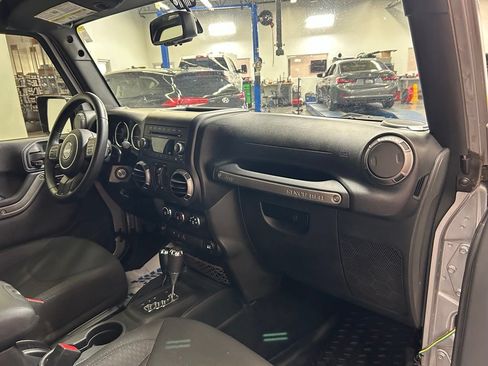Used 2015 Jeep Wrangler Unlimited Sport w/ Quick Order Package 24S AWD/4WD image 12