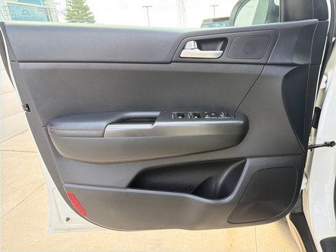 Used 2017 Kia Sportage LX w/ LX Popular Package FWD image 11
