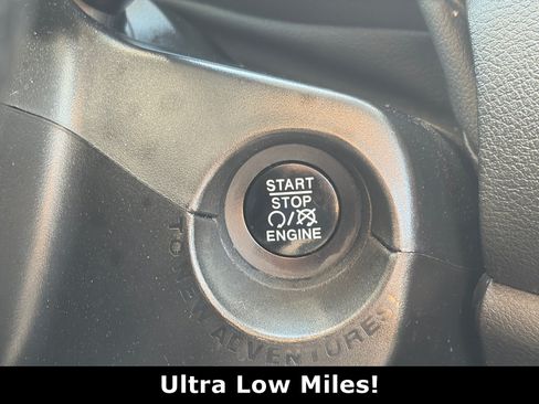Used 2017 Jeep Renegade Altitude AWD/4WD image 21