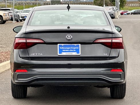 Used 2024 Volkswagen Jetta SE image 4