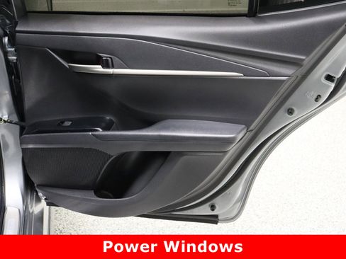 Used 2025 Toyota Camry SE image 33