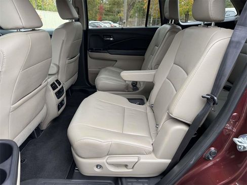 Used 2022 Honda Pilot Touring image 17