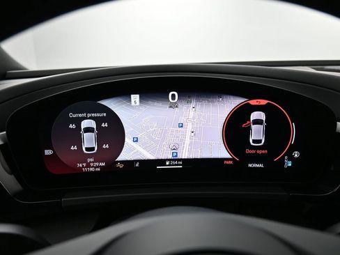 Used 2024 Porsche Macan 4 Electric image 9