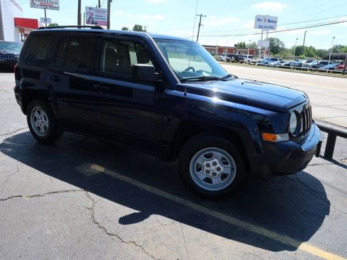 Used 2017 Jeep Patriot Sport w/ Power Value Group FWD image 2