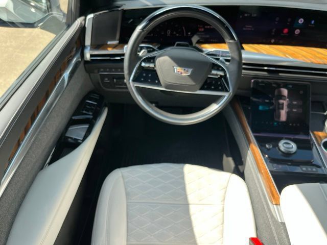 Certified 2025 Cadillac Escalade ESV Sport Platinum w/ LPO, Floor Liner Package AWD/4WD image 42
