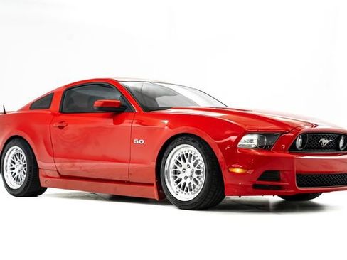 Used 2013 Ford Mustang GT RWD image 5