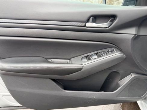 Used 2024 Nissan Altima 2.5 SV image 16