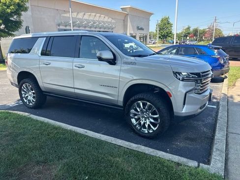 Used 2021 Chevrolet Suburban High Country AWD/4WD image 2