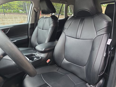 Used 2020 Toyota RAV4 LE FWD image 15