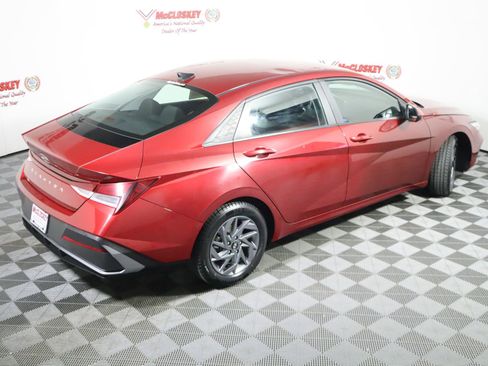 Used 2024 Hyundai Elantra SEL FWD image 4