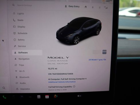 Used 2024 Tesla Model Y Long Range image 25