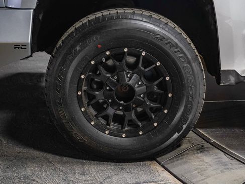 Used 2018 Chevrolet Silverado 1500 Custom w/ Custom Convenience Package image 6