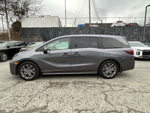 Used 2025 Honda Odyssey Touring image 6