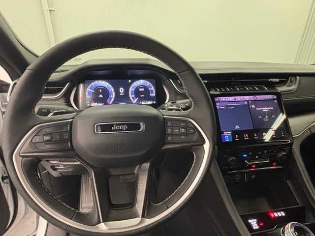 Used 2025 Jeep Grand Cherokee L Limited w/ Luxury Tech Group II AWD/4WD image 24