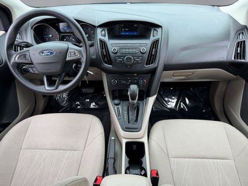 Certified 2018 Ford Focus SE FWD image 3