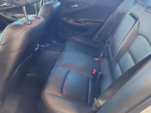 Used 2018 Chevrolet Malibu LT image 9