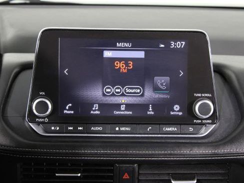 Certified 2025 Nissan Rogue SV image 9